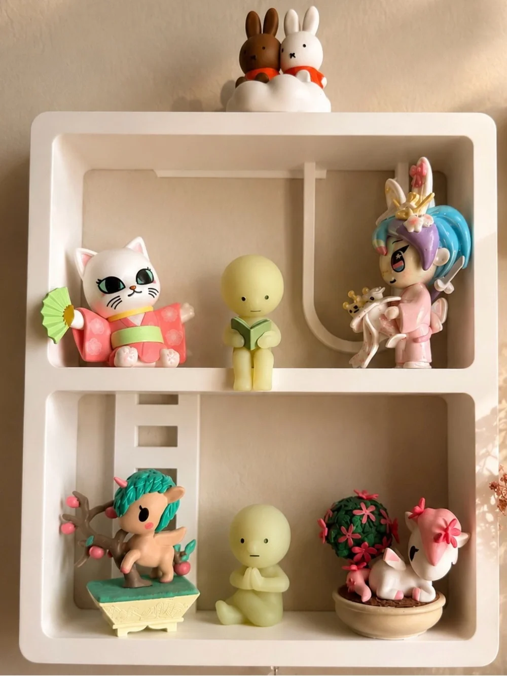 Cute Kawaii Figurine Shelf Set - Pastel Multi-Color